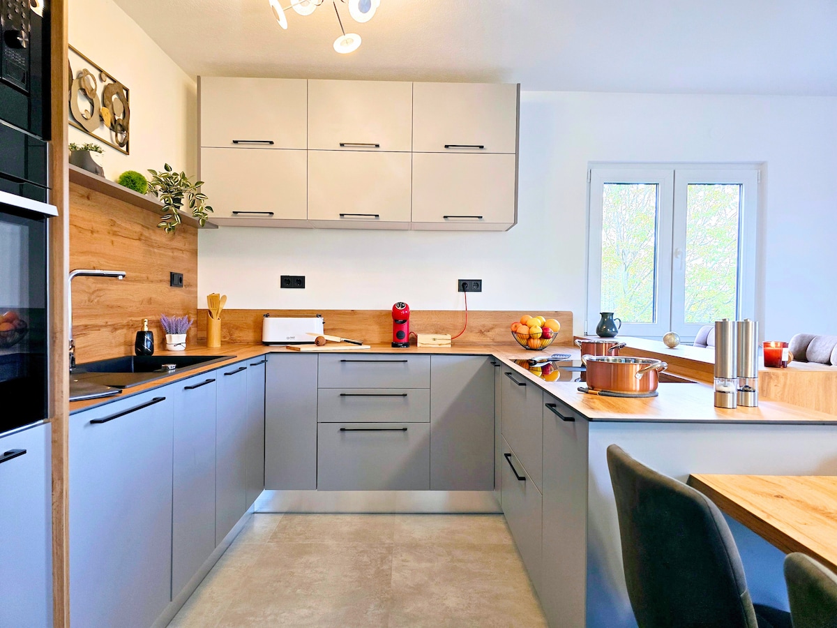 Moderne voll ausgestattete K&uuml;che in L-Form, Ferienhaus Biograci Herzegowina